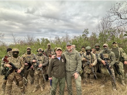 В октябре председатель правления ВОД "Отцы России" Андрей Юрьевич Коченов с членами Правления провёл очередное награждение медалью "Отец Солдата" за воспитание защитника отечества и личный пример на линии боевого соприкосновения.