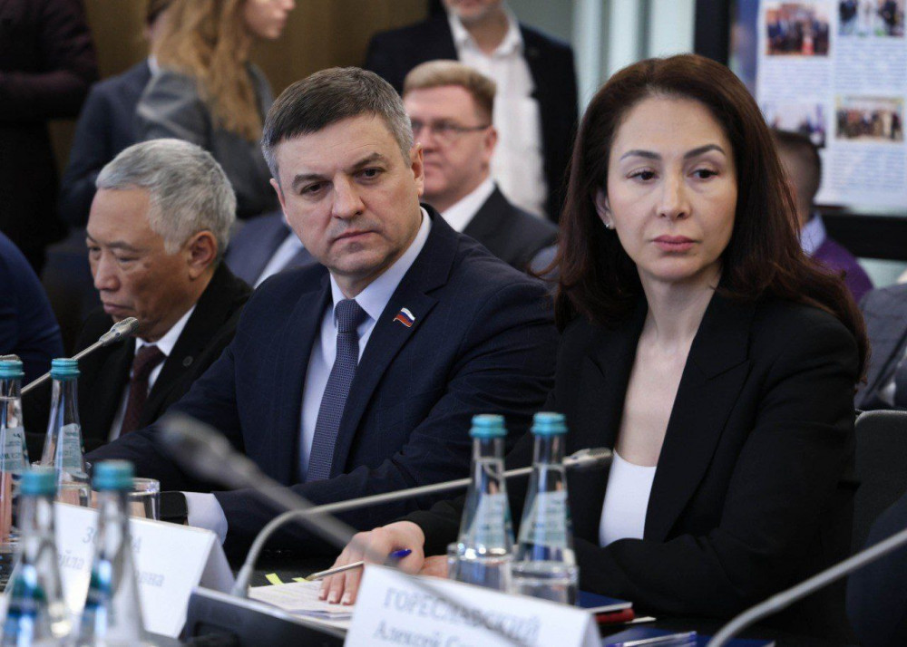 КРУГЛЫЙ СТОЛ, ПОСВЯЩЕННЫЙ ТЕМЕ РАЗВИТИЯ ОТВЕТСТВЕННОГО ОТЦОВСТВА В РОССИИ КРУГЛЫЙ СТОЛ, ПОСВЯЩЕННЫЙ ТЕМЕ РАЗВИТИЯ ОТВЕТСТВЕННОГО ОТЦОВСТВА В РОССИИ